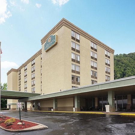 La Quinta Inn & Suites Pittsburgh North McCandless Township Exterior foto