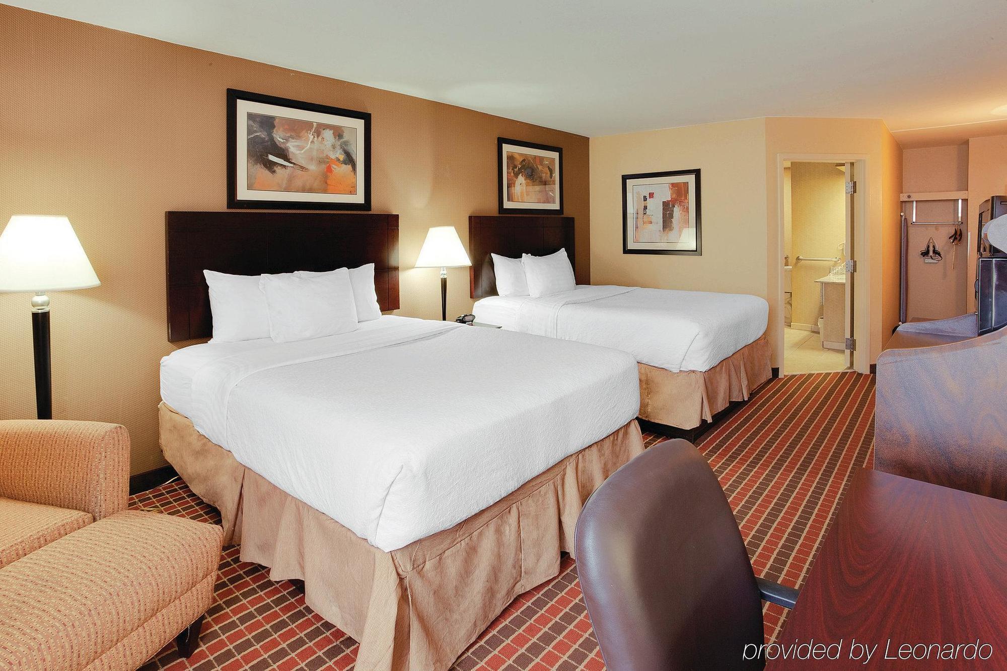 La Quinta Inn & Suites Pittsburgh North McCandless Township Exterior foto