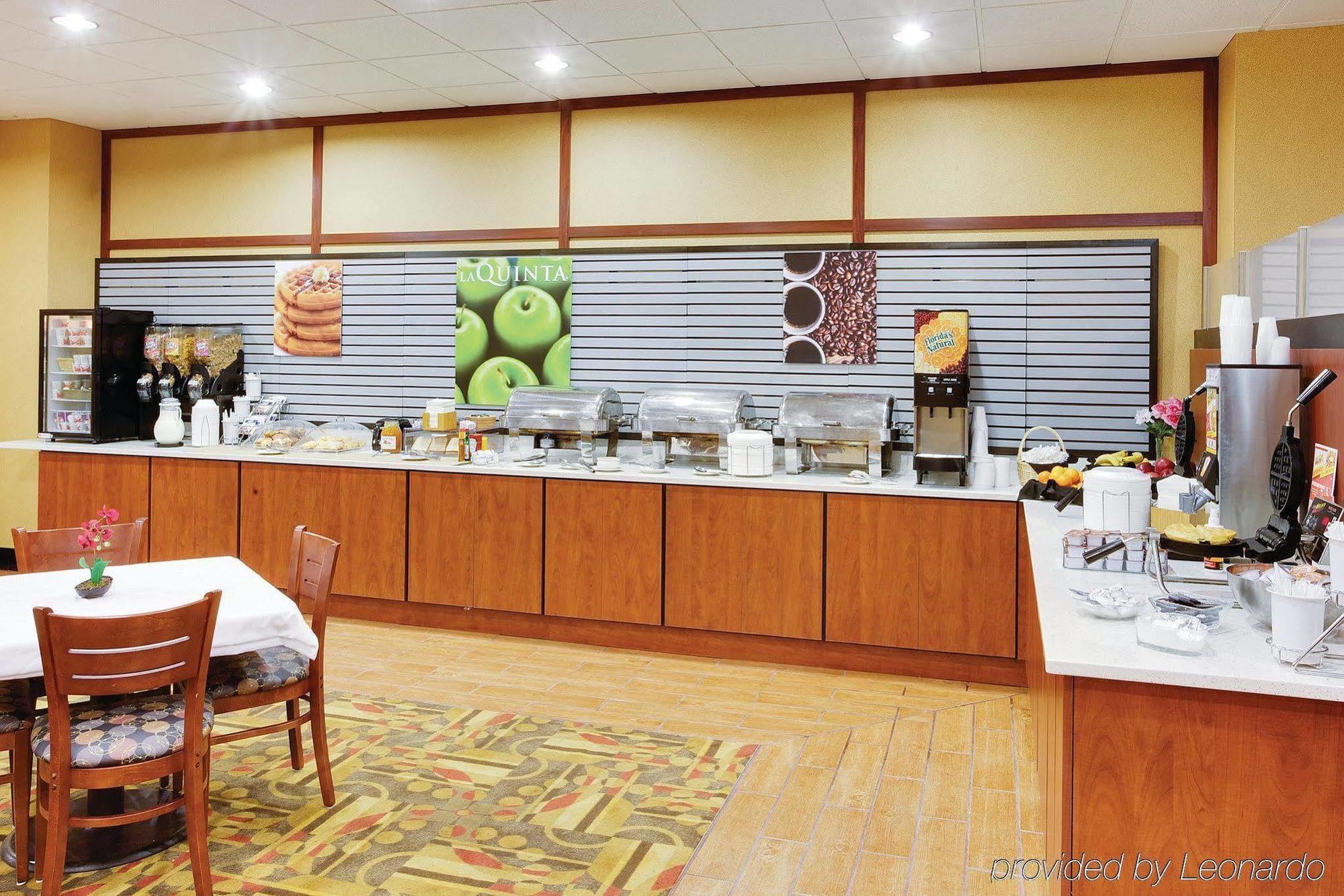 La Quinta Inn & Suites Pittsburgh North McCandless Township Exterior foto